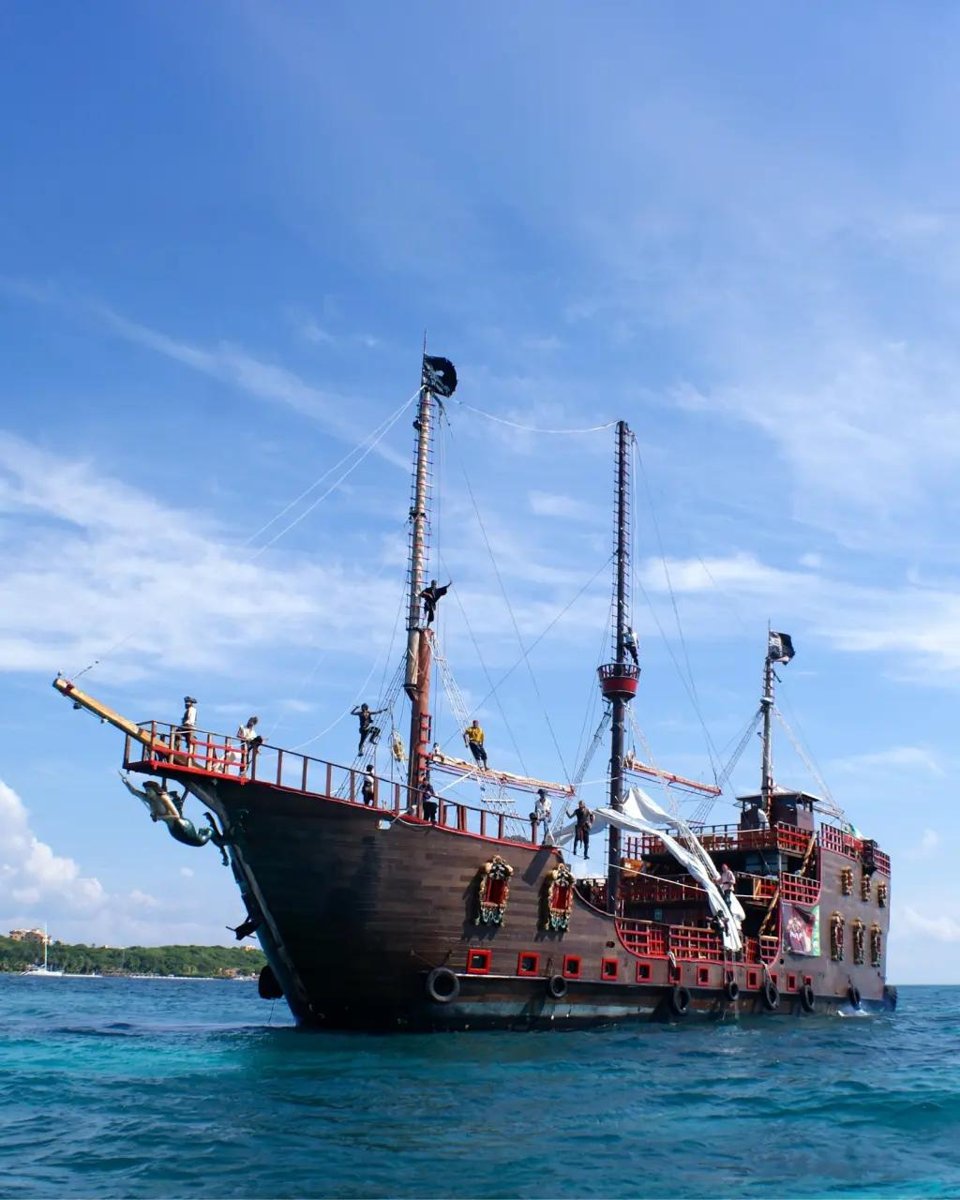 Barco Pirata en el mar