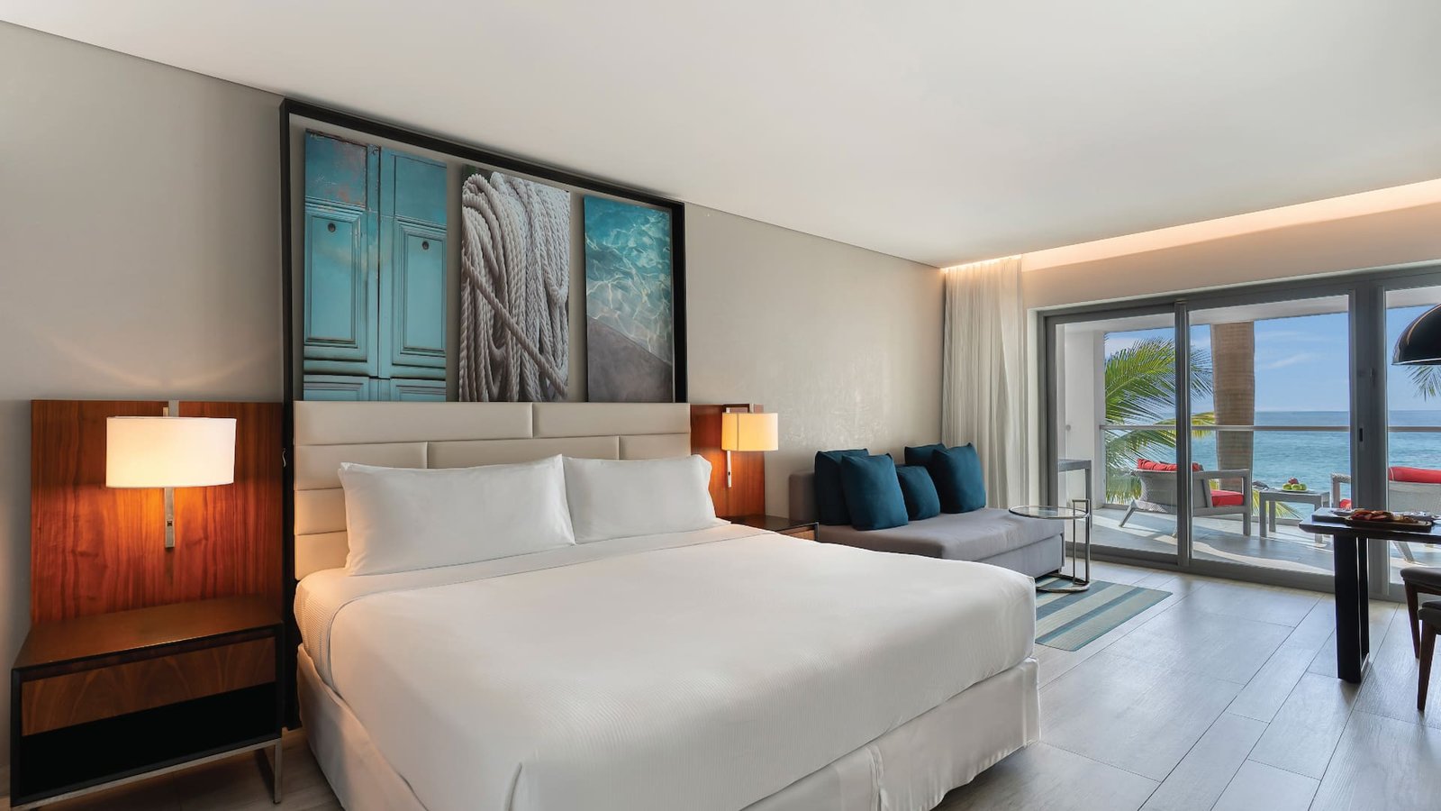 Habitación Ocean Front con cama king en Hilton Vallarta Riviera